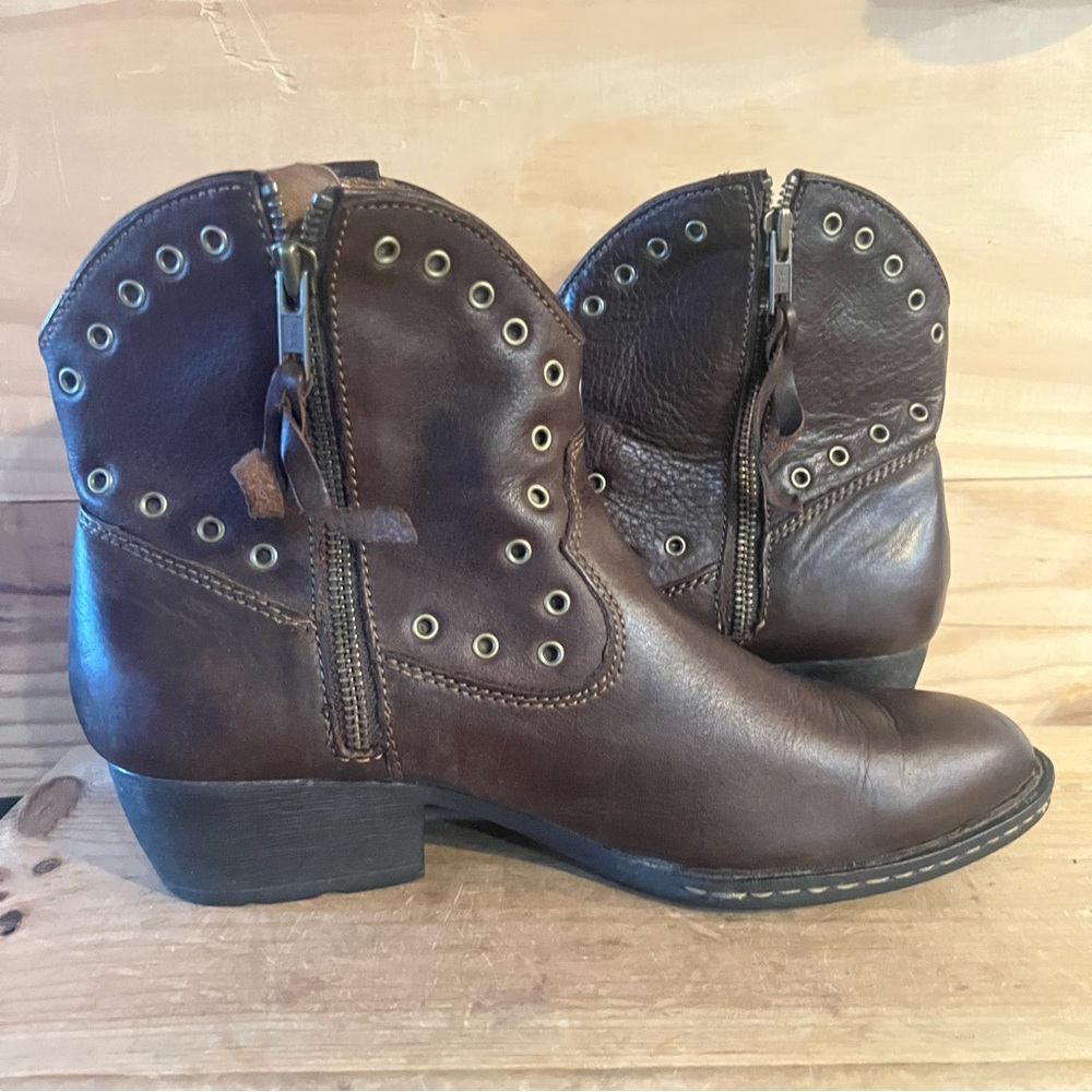 Born Chocolate Brown Leather Grommet Western Ankle Booties size 9 - Picture 4 of 13